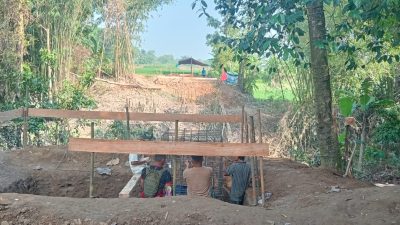 Dukung Program Presiden RI, Kodim 0509/Kab. Bekasi Bangun Jembatan Gantung di Cibarusah