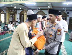 Kapolres Metro Tangerang Kota Gelar Jumat Curhat di Pinang, Salurkan Sembako Untuk Santri dan Ojol Kamtibmas