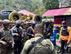 Patroli Humanis Satgas Ops Damai Cartenz Sambangi Pedagang dan Tukang Ojek di Mulia