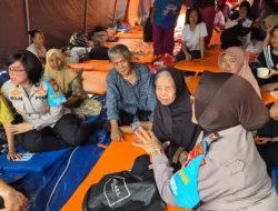 Polwan Jaga Jakarta Salurkan Bantuan dan Trauma Healing Untuk Korban Kebakaran Pasar Jiung