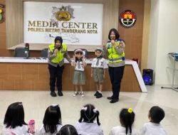 Serunya Belajar Bersama Polisi, Puluhan Murid TK Perguruan Buddhi Datangi Polres Metro Tangerang Kota