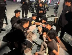 Antisipasi Tawuran Dini Hari, Tim Patra Satbrimob Polda Metro Jaya Amankan Pemuda Membawa Senjata Tajam di Bekasi