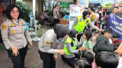 Polwan Polda Metro Jaya Gelar Trauma Healing dan Baksos untuk Korban Kebakaran di Jakpus