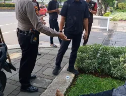 Respons Cepat Patroli Ditpamobvit PMJ Tolong Korban Kecelakaan di Gatot Subroto
