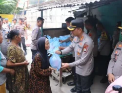 Dari Rumah ke Rumah, Kapolres Metro Tangerang Kota Dekatkan Polisi dengan Warga Tanah Tinggi