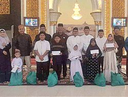 Air Mata Haru dan Doa Anak Yatim Mengiringi Santunan di Masjid Izzatul Islam Grand Wisata