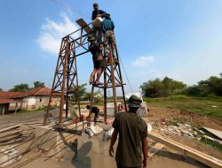 Koramil 09/Cibarusah Dukung Program Presiden, Pembangunan Jembatan Gantung
