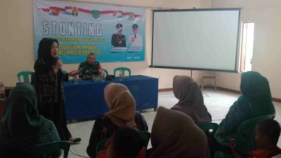 TMMD Ke-129 Tak Hanya Bangun Infrastruktur, Satgas Edukasi Warga Ridogalih Cegah Stunting  Kabupaten Bekasi – Program TNI Manunggal Membangun Desa (TMMD) Ke-129 Kodim 0509/Kabupaten Bekasi tidak hanya berfokus pada pembangunan infrastruktur. Melalui kegiatan nonfisik, Satgas TMMD juga memberikan edukasi kesehatan kepada masyarakat dengan menggelar penyuluhan pencegahan stunting di Aula Desa Ridogalih, Kecamatan Cibarusah, Kabupaten Bekasi, Jumat (24/7/2026).  Penyuluhan dipantau oleh Babinsa Desa Ridogalih, Sertu Tri Susilo, selaku anggota Satgas TMMD Ke-129. Kegiatan menghadirkan Ibu Rita Permata Sari, S.Si.T., M.MKes. sebagai narasumber yang menyampaikan pentingnya pemenuhan gizi seimbang, pola asuh yang baik, serta pemeriksaan kesehatan ibu dan anak secara berkala sebagai langkah mencegah stunting.  Dalam paparannya, Rita Permata Sari menjelaskan bahwa stunting bukan hanya memengaruhi pertumbuhan fisik anak, tetapi juga perkembangan otak dan kualitas sumber daya manusia di masa depan. Karena itu, pencegahan harus dilakukan sejak masa kehamilan hingga anak memasuki usia balita.  Suasana penyuluhan berlangsung interaktif. Masyarakat yang hadir tampak antusias mengikuti materi dan mengajukan berbagai pertanyaan mengenai pola makan bergizi, sanitasi, serta perawatan kesehatan keluarga.  Dansatgas TMMD Ke-129 Kodim 0509/Kabupaten Bekasi, Letkol Inf Michael Ronald S.I.P, mengatakan bahwa kegiatan nonfisik merupakan bagian yang tidak terpisahkan dari Program TMMD.  “Kami ingin pembangunan yang dilakukan melalui TMMD tidak hanya menghasilkan infrastruktur yang bermanfaat, tetapi juga meningkatkan pengetahuan masyarakat. Edukasi tentang pencegahan stunting menjadi salah satu langkah untuk menciptakan generasi yang sehat, cerdas, dan mampu bersaing di masa depan,” ujar Letkol Inf Michael Ronald.  Melalui kegiatan ini, Satgas TMMD Ke-129 berharap masyarakat semakin memahami pentingnya pemenuhan gizi, pola hidup sehat, dan peran keluarga dalam mencegah stunting. Dengan demikian, manfaat TMMD dapat dirasakan tidak hanya hari ini, tetapi juga bagi generasi mendatang.